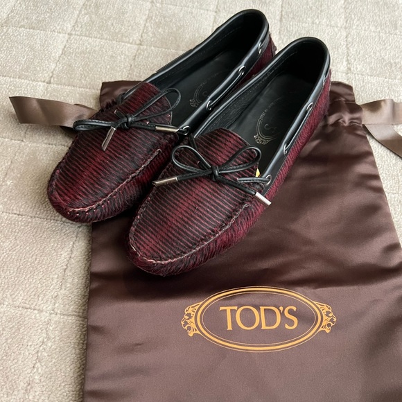 Tod’s Gommino Driving Shoes in Maroon/Black Fur. Size 38. - Picture 1 of 6